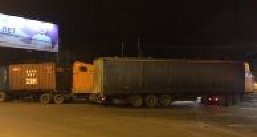 В Волгограде столкнулись две фуры