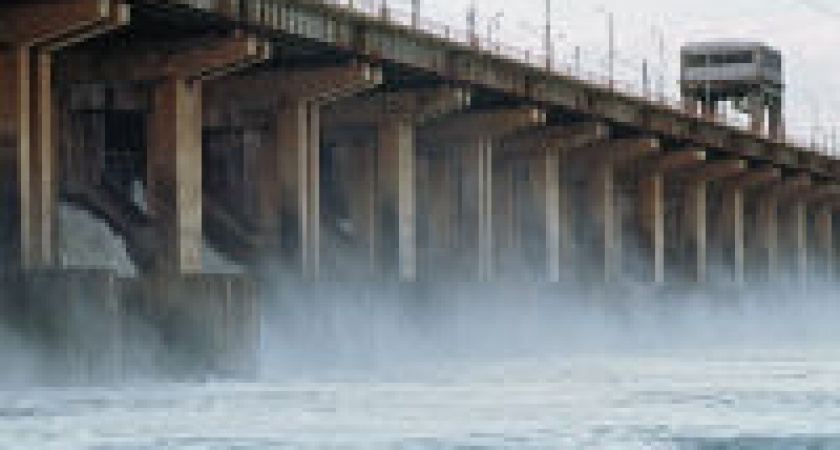 В Волжском мужчина покончил с собой, спрыгнув с плотины ГЭС