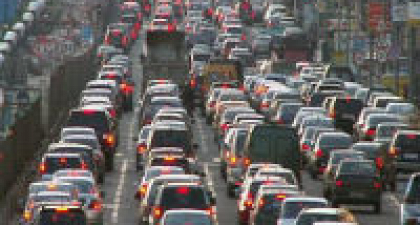 Север Волгограда встал в пробке из-за ДТП