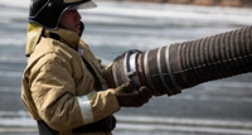 Под Волгоградом из-за пожара эвакуировали 10 человек