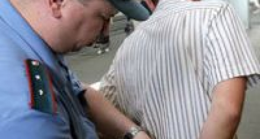 Волгоградец едва не убил супругу и сына на съемной квартире