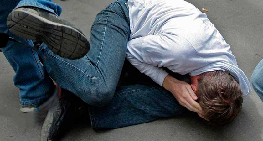 В Волжском студент техникума жестоко избил посетителя кафе