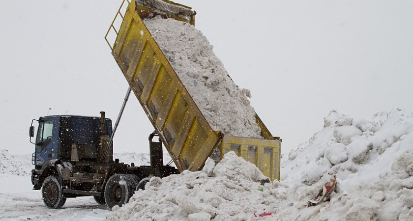 В Волгограде за сутки с улиц вывезли более 800 кубометров снега