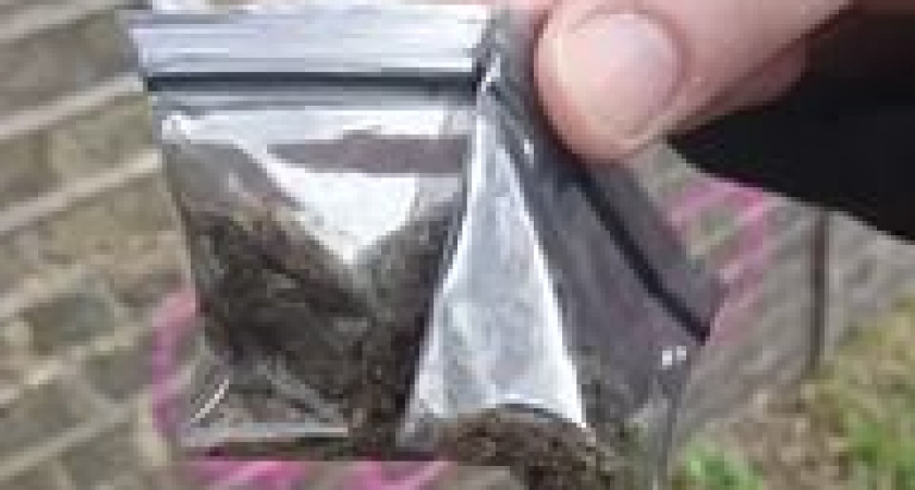 В Волгограде полицейские задержали закладчика наркотиков