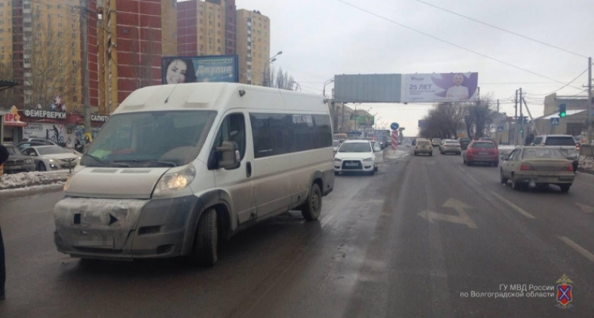 В центре Волгограда произошло ДТП с участием маршрутки