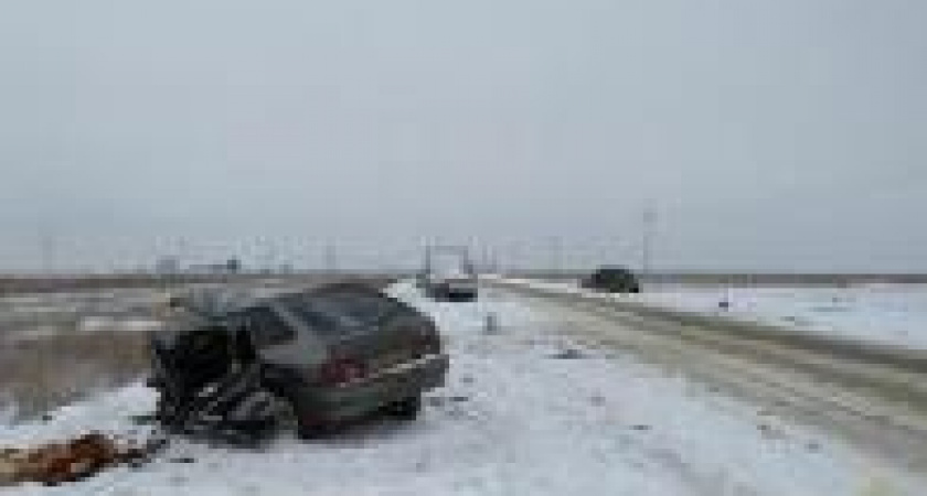 Под Волгоградом  56-летний мужчина погиб в ДТП с двумя легковушками