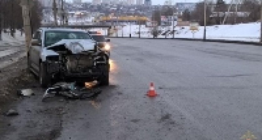 В Волгограде иномарка столкнулась с автобусом