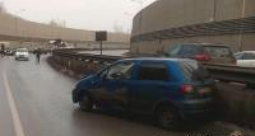 Волгоградка на Daewoo Matiz протаранила бетонное ограждение 