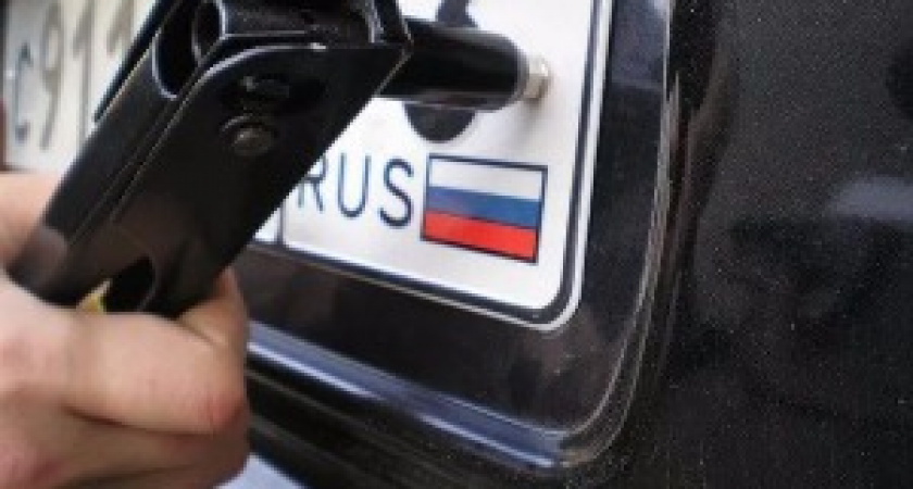 В Волгограде  задержала похитителя автомобильных госномеров