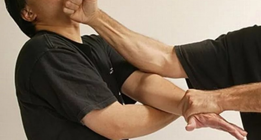 В Волжском из-за громкой музыки мужчина переломал кости соседу 