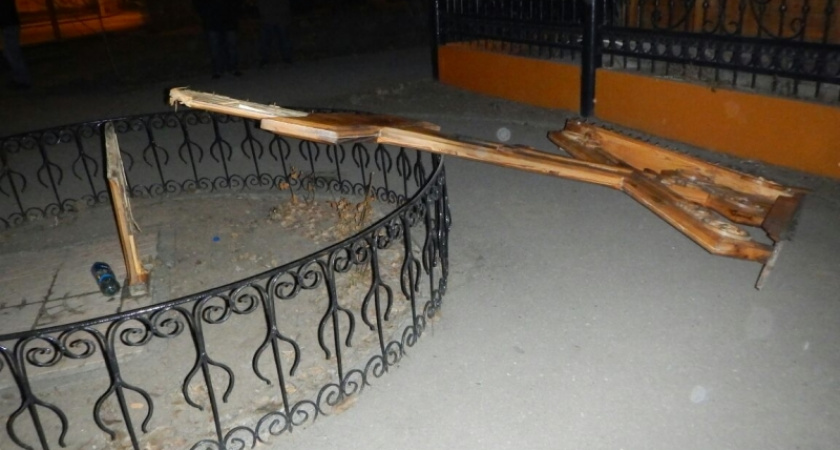 В Волгограде задержаны вандалы, сломавшие поклонный крест