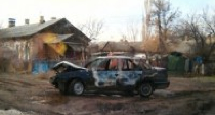 В Волгограде после ДТП сгорела иномарка