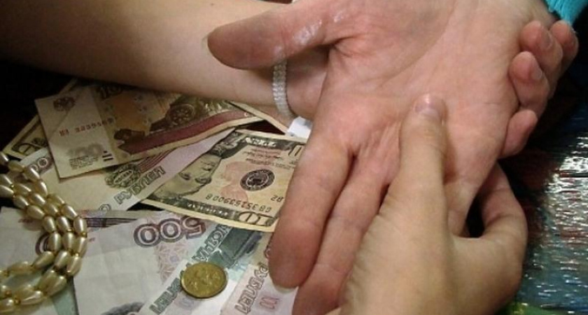 В Волгограде мошенница сняла с пенсионерки порчу за 600 тысяч рублей