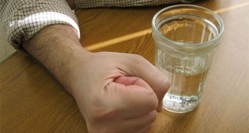 Под Волгоградом в пьяной драке 51-летний мужчина вспорол живот соседу