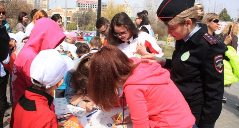 В Волгограде прошла «Флэшмоб-эстафета «Зеленая волна»