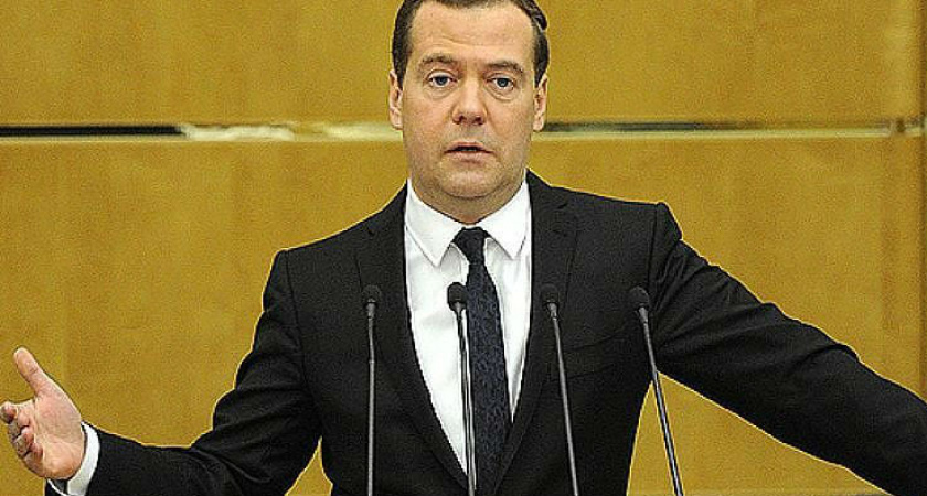 Дмитрий Медведев пообещал повысить МРОТ до прожиточного минимума