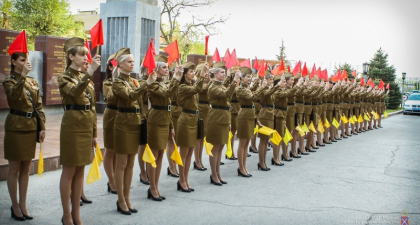 9 мая на дороги Волгограда снова выйдет взвод девушек-регулировщиц