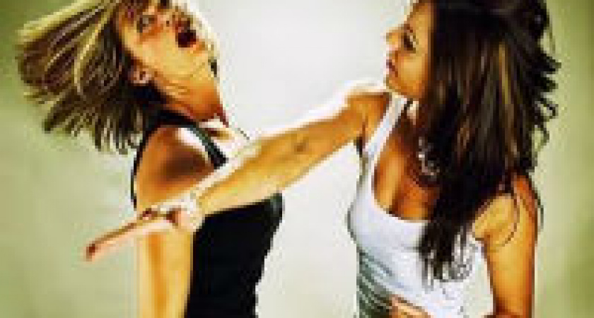 В Волжском ссора двух пьяных подруг закончилась жестокой дракой