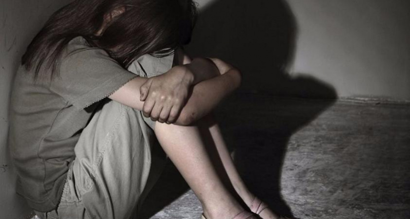 Житель Дубовки несколько лет насиловал свою малолетнюю падчерицу