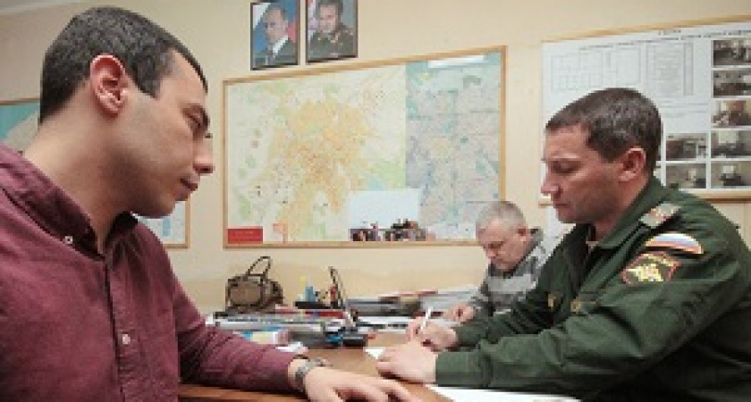 Госдума разрешит уклонистам работать чиновниками