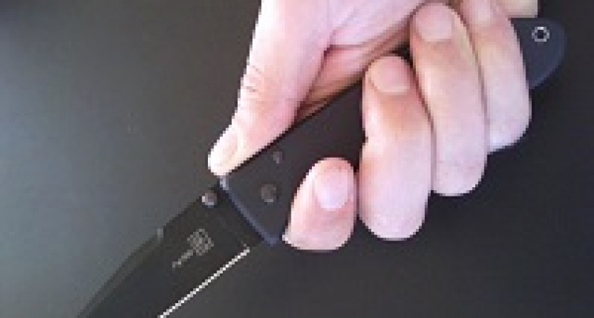 В центре Волгограда парень ранил ножом подругу