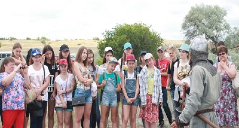 Волгоградские археологи посетили музей под открытым небом  «Город дубов»