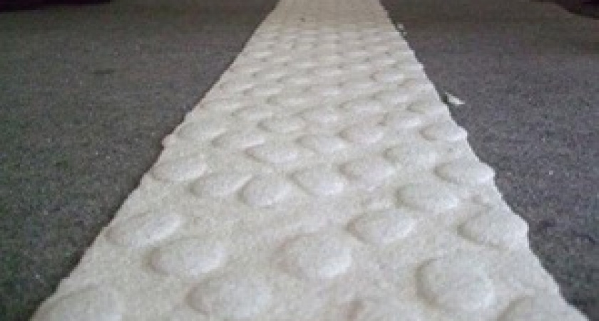 На волгоградские дороги наносят разметку из термопластика