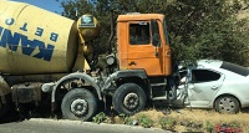 На Ангарском водитель легковушки погиб, столкнувшись с бетономешалкой