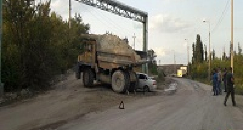 Под Волгоградом «Приора» влетела в «Белаз»