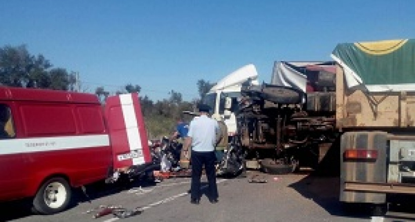 Под Волгоградом устанавливаются обстоятельства масштабного ДТП