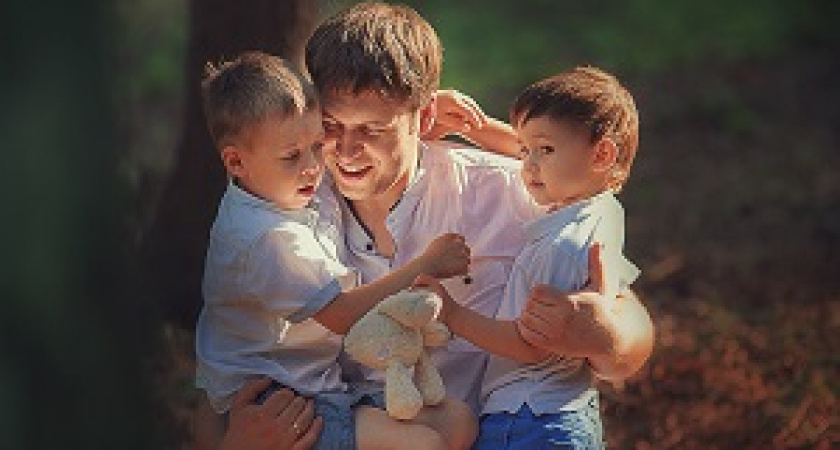 Сплю с тремя