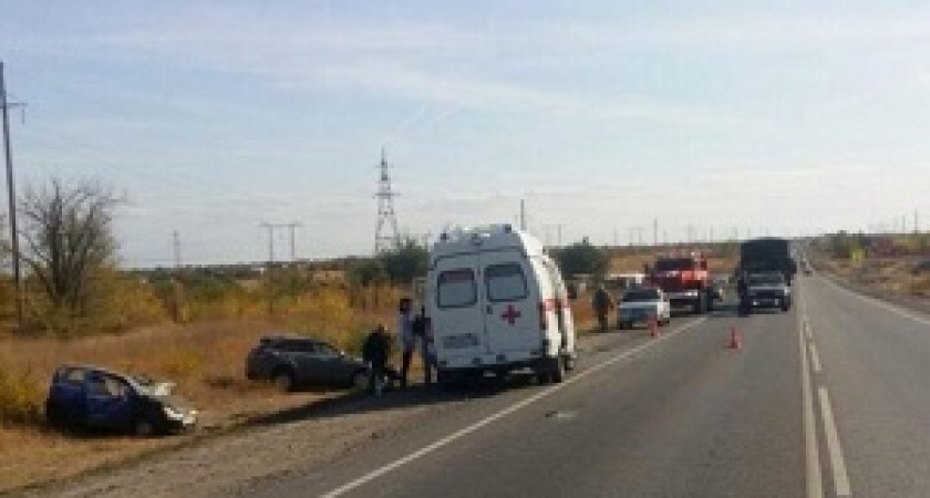 Под Волгоградом один человек погиб и трое пострадали 