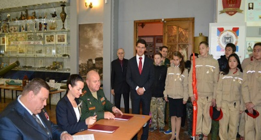 В Волгограде военные взяли шефство над юнармейцами