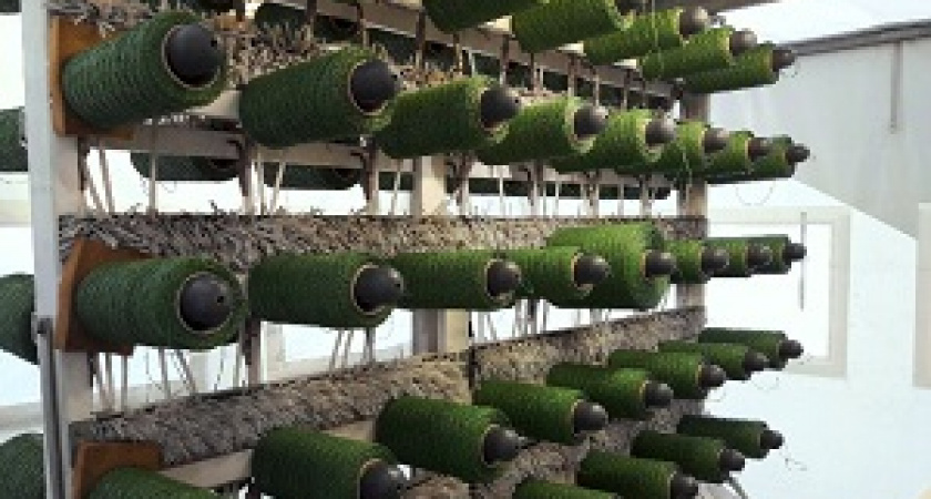 Газон «Волгоград Арены» прошивают полимерным волокном