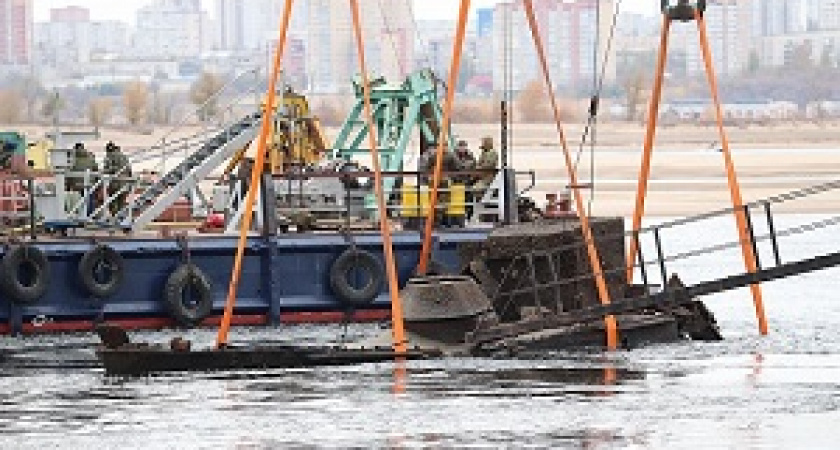 Со дна Волги подняли бронекатер времен Великой Отечественной войны