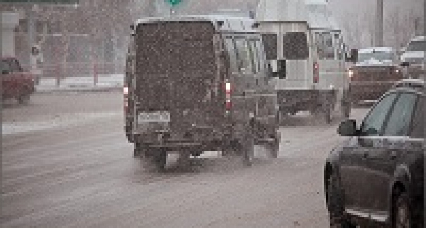 Снегопад подкинул работы дорожникам