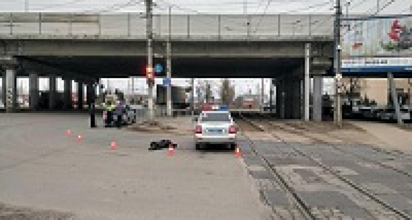 В Волгограде грузовик насмерть сбил пожилую женщину
