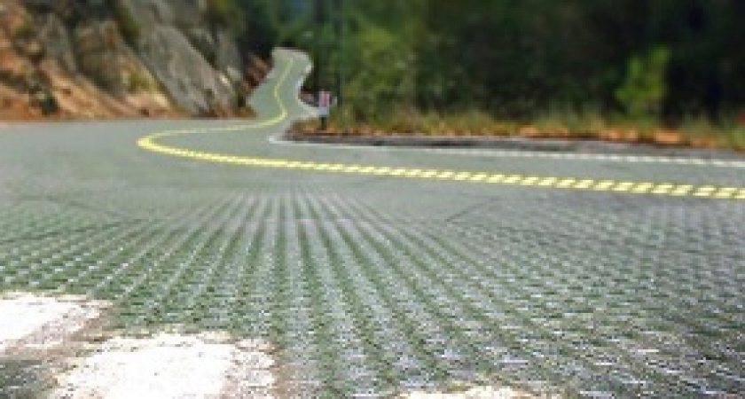 В Китае строят первую «солнечную» дорогу