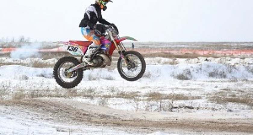 Зима мотокроссу не помеха
