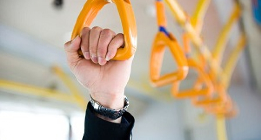 В Волгограде пассажиры падают в общественном транспорте