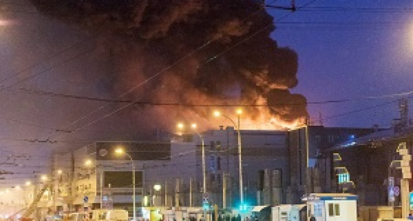 Кемеровский торговый центр снова загорелся