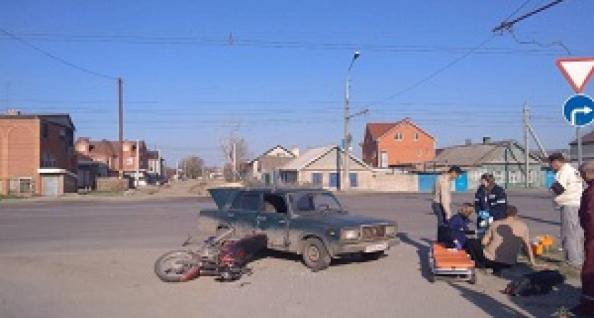 В Волгограде «ВАЗ» подрезал «ЯВУ»