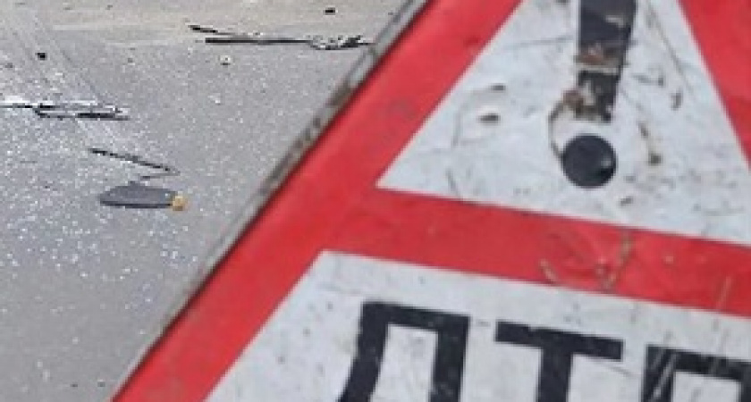 В Волжском водитель на «Жигулях» влетел в «Мерседес»