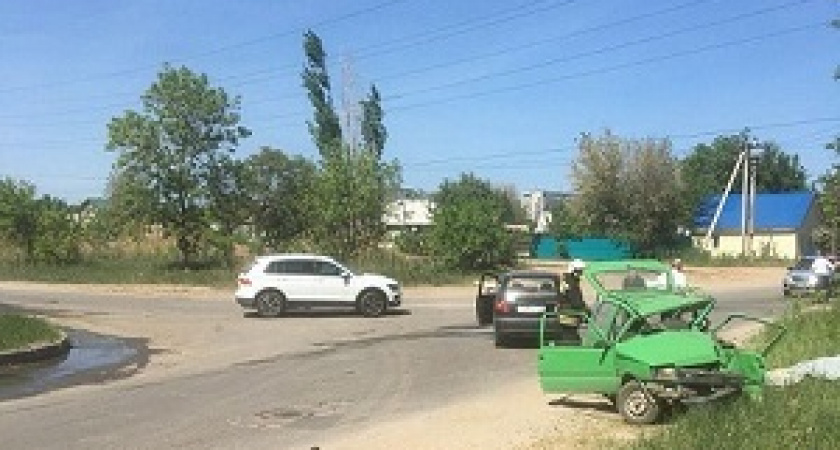В Волгограде в столкновении «Дэу Матиза» и «Оки» погиб человек