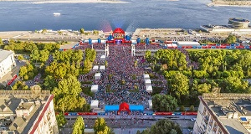 На Центральной набережной Волгограда устанавливают фестивальную сцену 