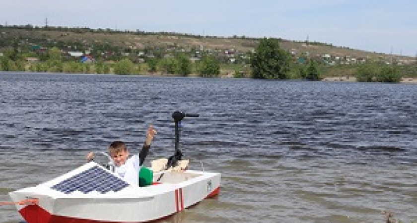 Юные волгоградцы отправятся на регату с лодкой на солнечных батареях
