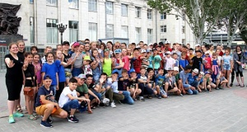 Талантливых школьников Волгоградской области наградили путевками на Черном море