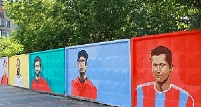 В центре Волгограда появились портреты звёзд мирового футбола