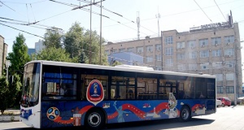 Остановки в волгоградских автобусах начали объявлять на английском