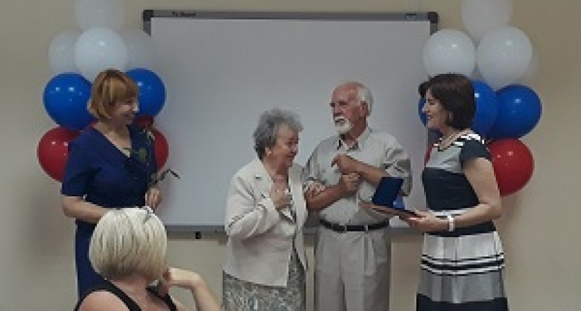 В Волгограде десять семейных пар получили медаль